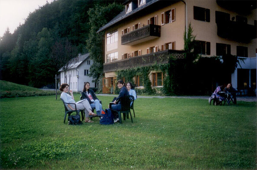 Enjoyable academic discussions in Strobl 2000 (© Natasa Rupcic)